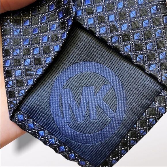 MICHALE KORS | Checkered Tie - Picture 2 of 5